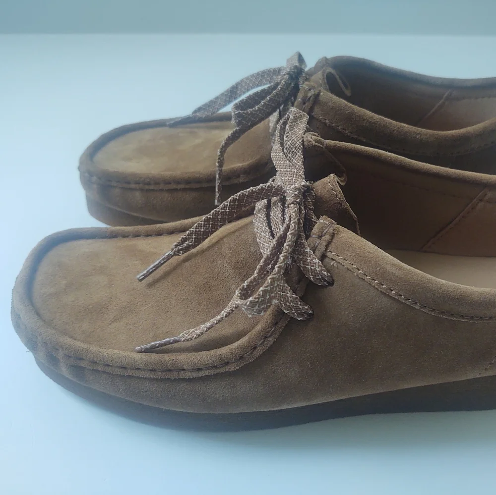 🎁Clarks Wallabee 2 Cognac Suede - Style # 26158277 - Size US 9M